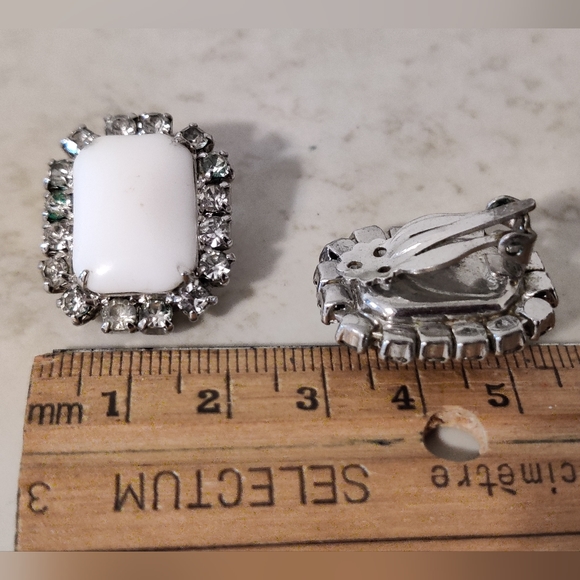 Vintage Signed Weiss White Milk Class Earrings - Picture 12 of 15